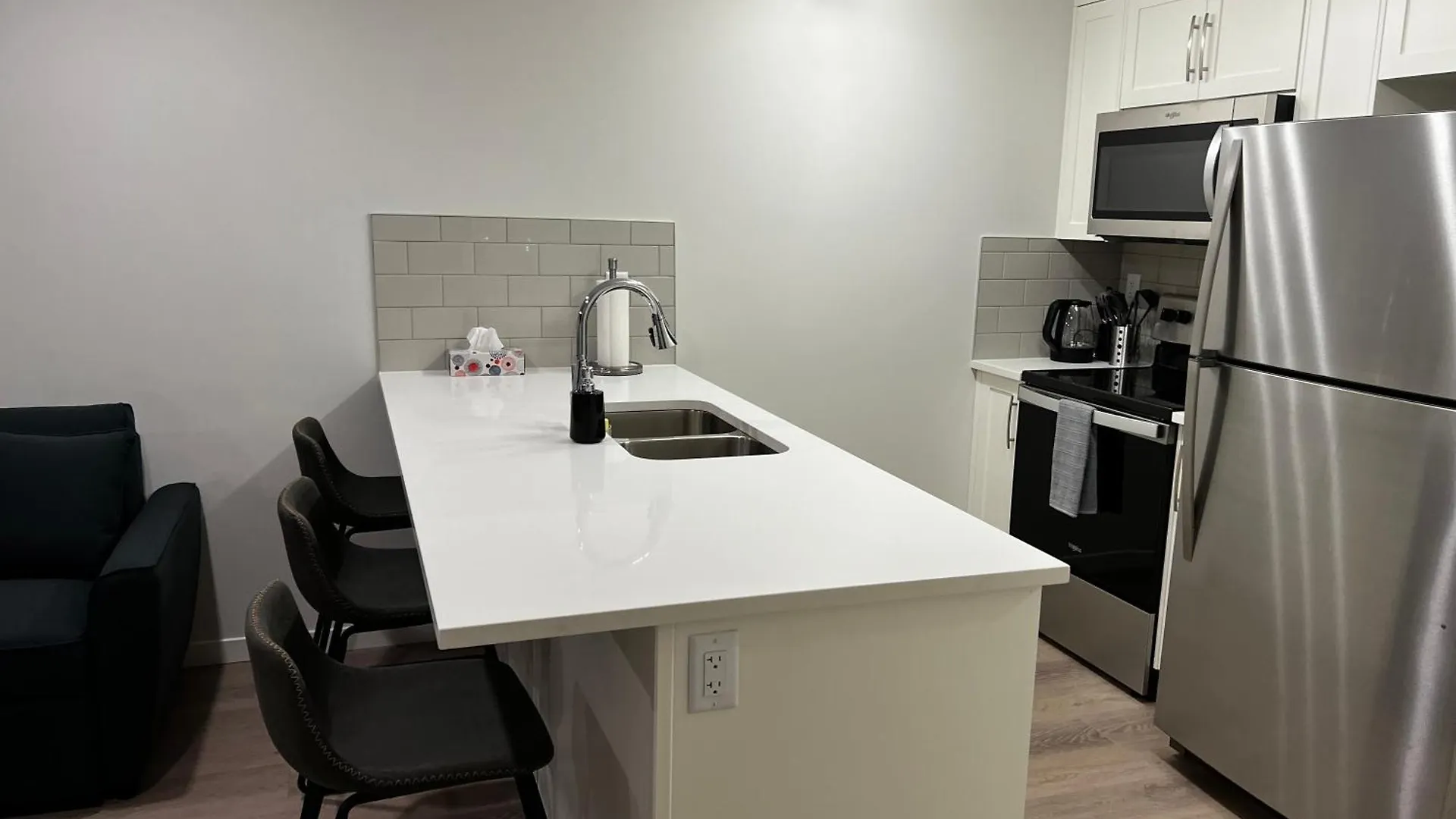 The Haven - Cozy 1 Bedroom Suite In Seton Se Calgary Apartment